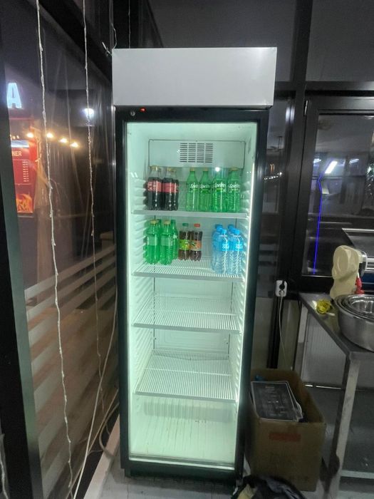 Продаётся ветринный холодильник