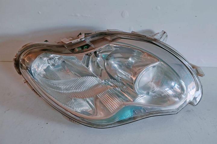 Far dreapta (cleme rupte) 0301169202 Smart Fortwo prima generatie (fa