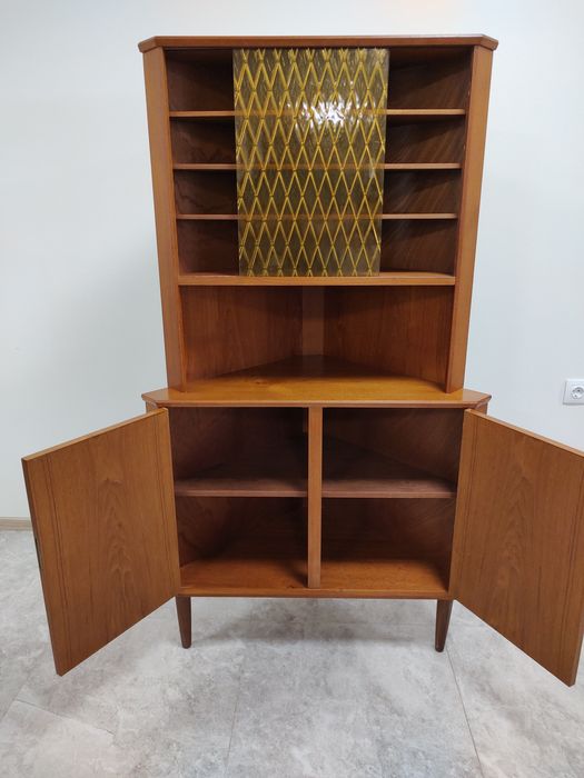 Тикова ъглова витрина от 60-те Д159