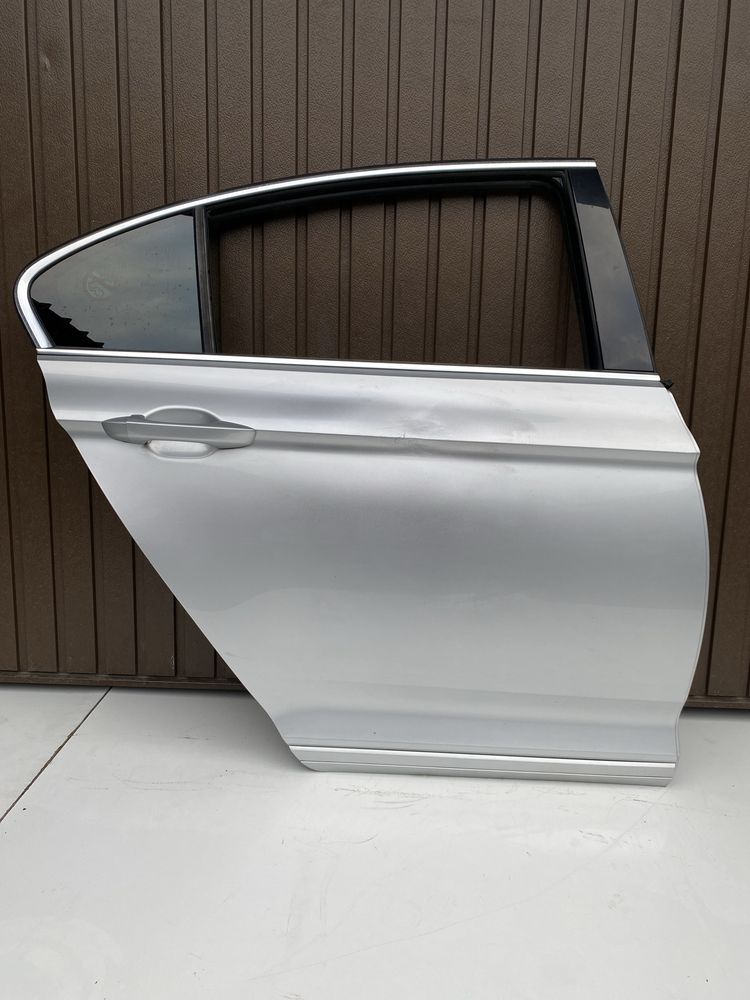 Usa dr spate vw Passat B8 Limuzina cod de culoare LA7W