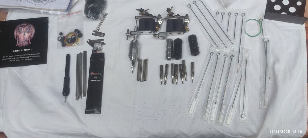 Set pentru tatuaje cu sursă