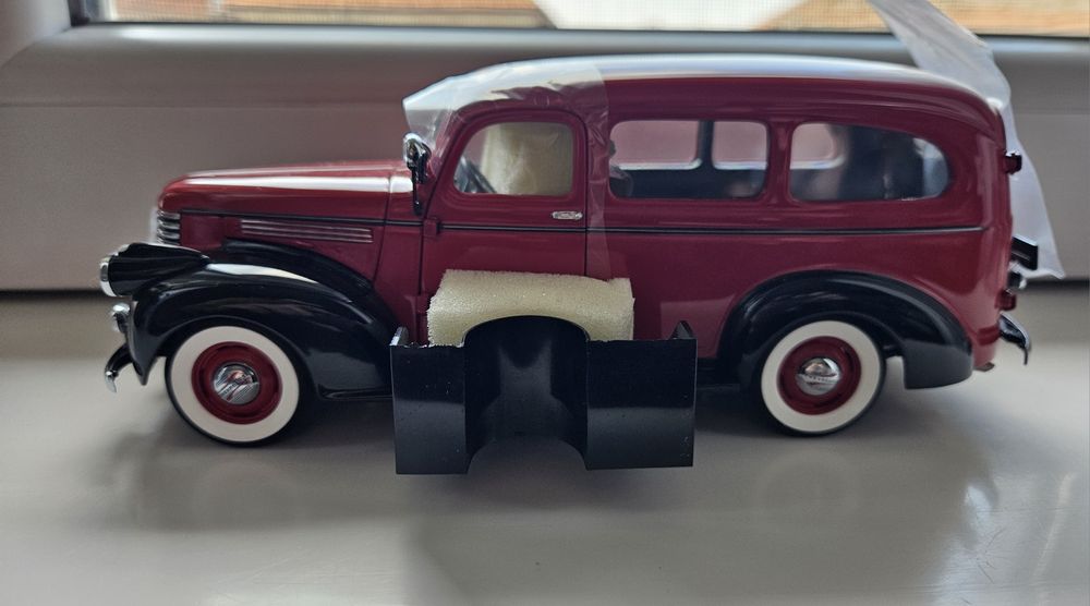 Macheta Danbury Mint 1946 Chevrolete Suburban scara 1/24
