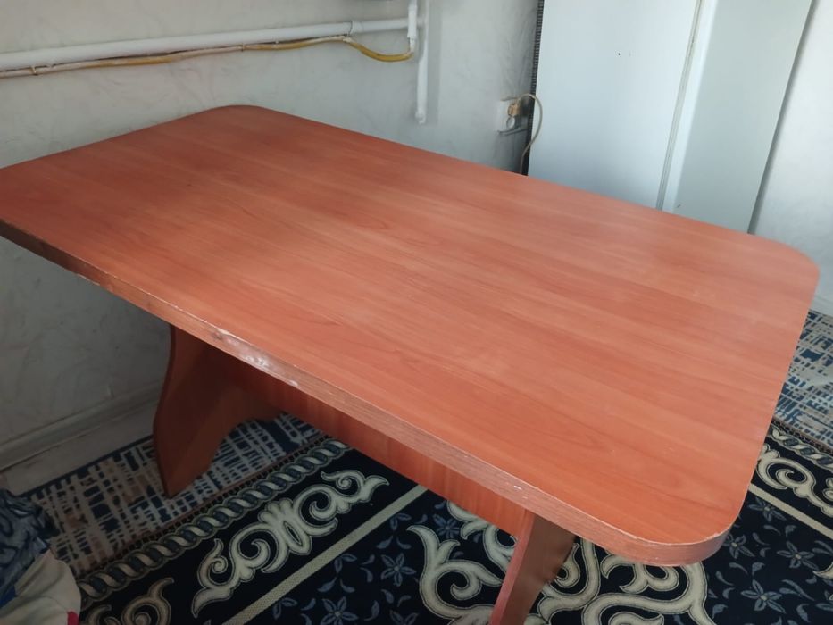 кухонные столы и залный