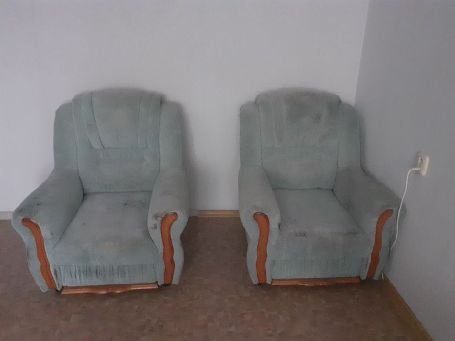 Отдам даром.диван и два кресла