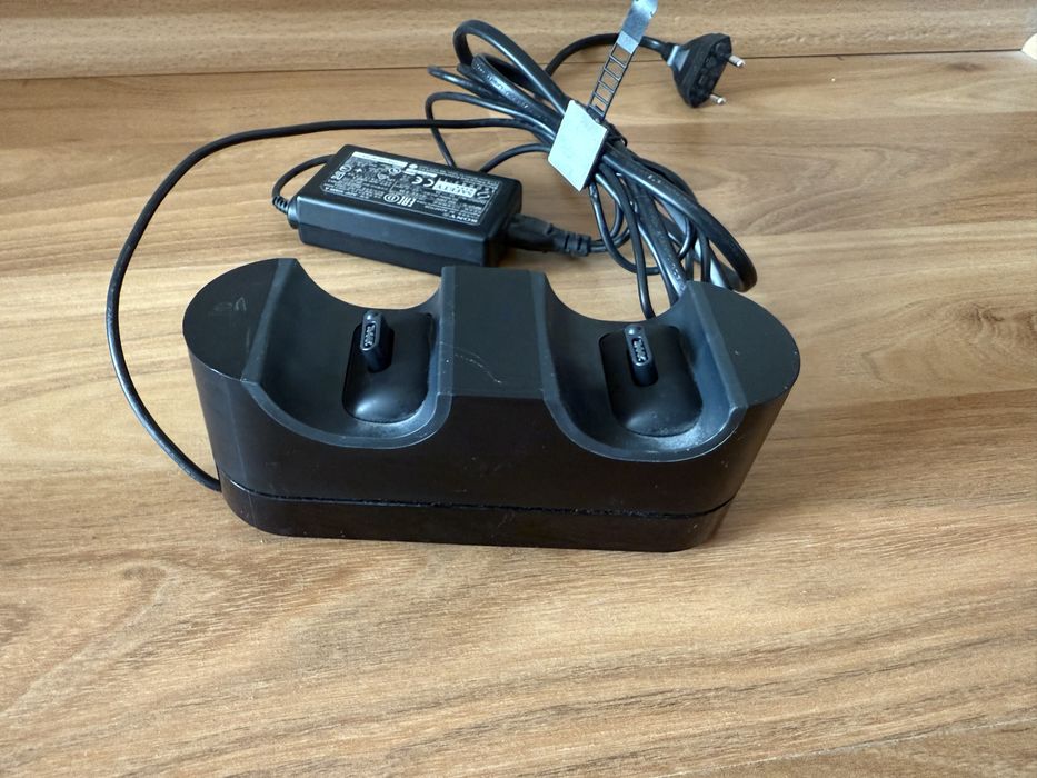 Оригинална стойка за зареждане на джойстици PS4 Playstation 4