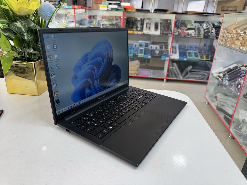 asus ryzen 5 7520 (i5-13) holati zor 8/512 ssd lik IT va grafikalarga