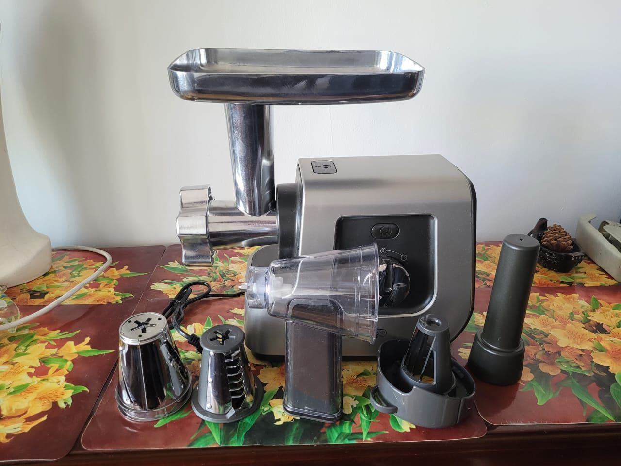 Продам мясорубку с овощерезкой Moulinex hv9 новую