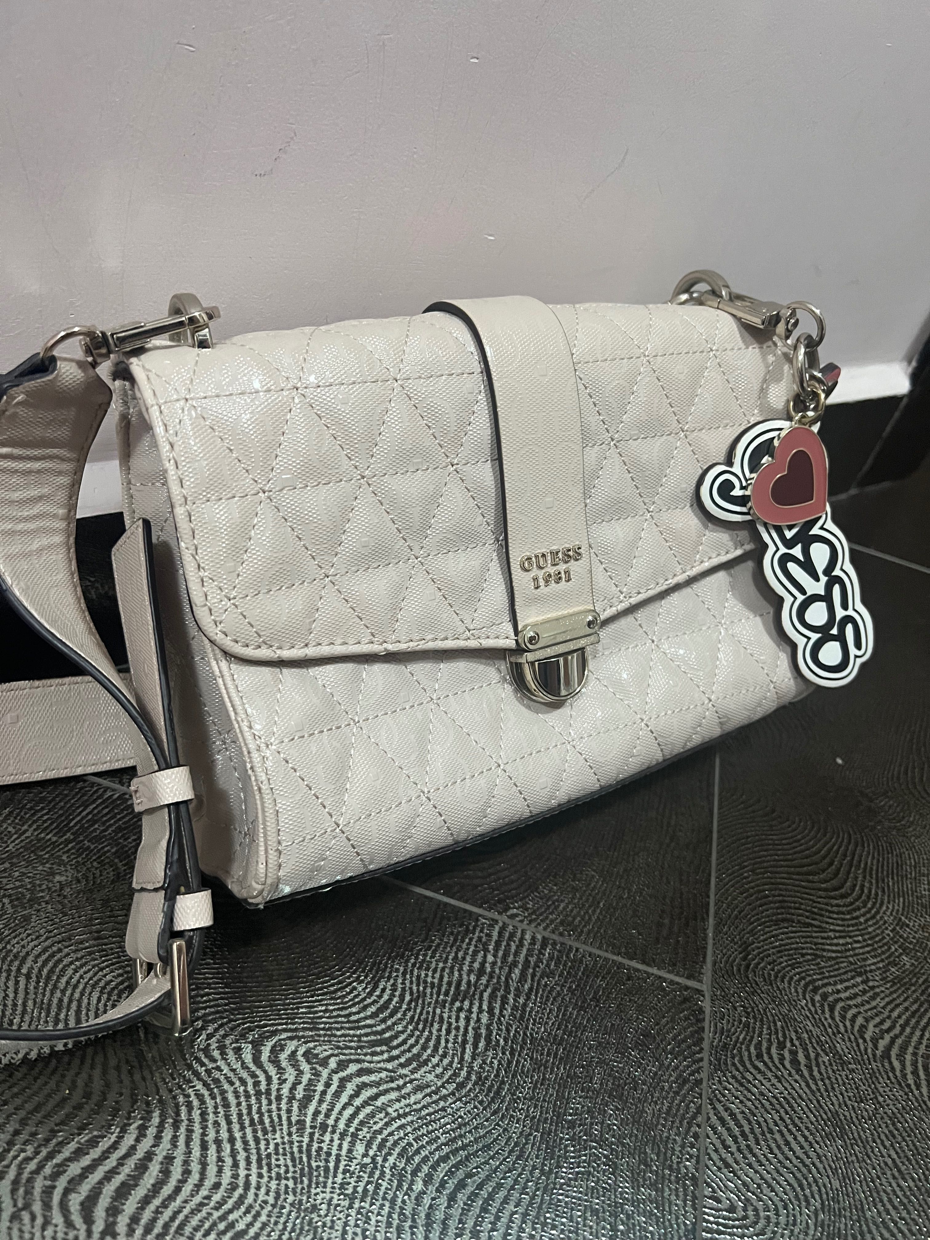 Дамска чанта Guess