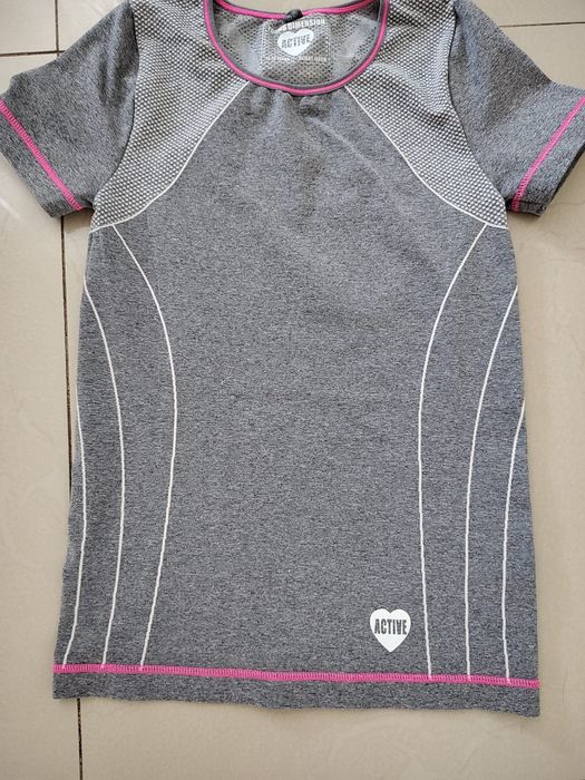 Tricouri de dama noi