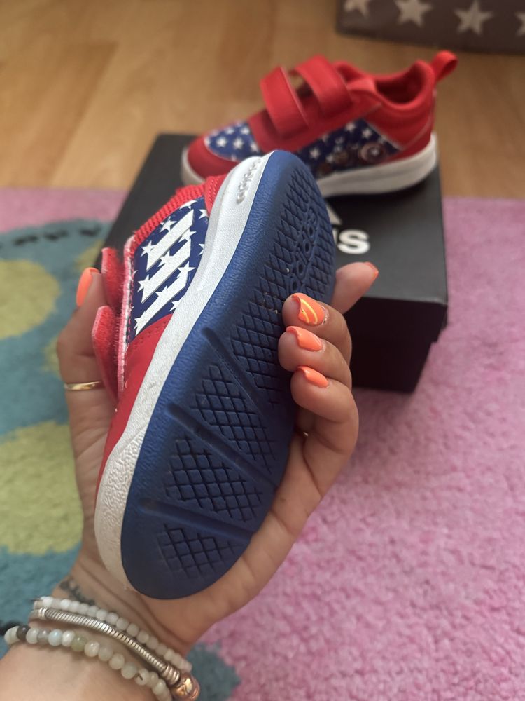 Детски нови маратонки Adidas