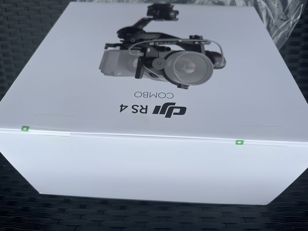 Чисто Нов Стабилизатор DJI RS 4 Combo 3 оси Gimbal