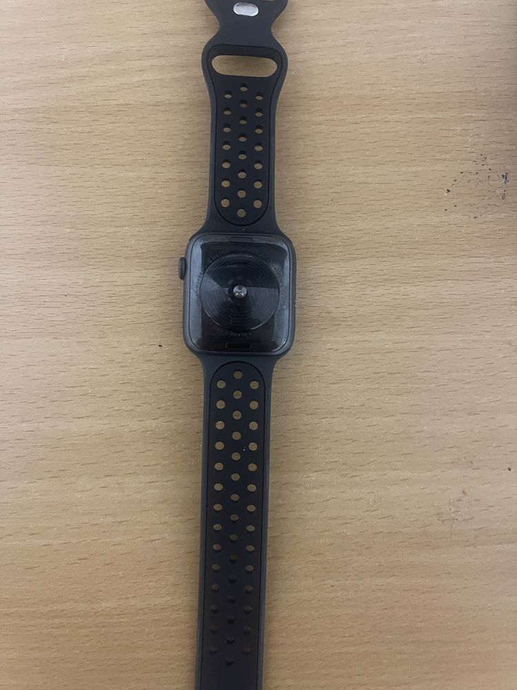 Vând Apple Watch SE (2023