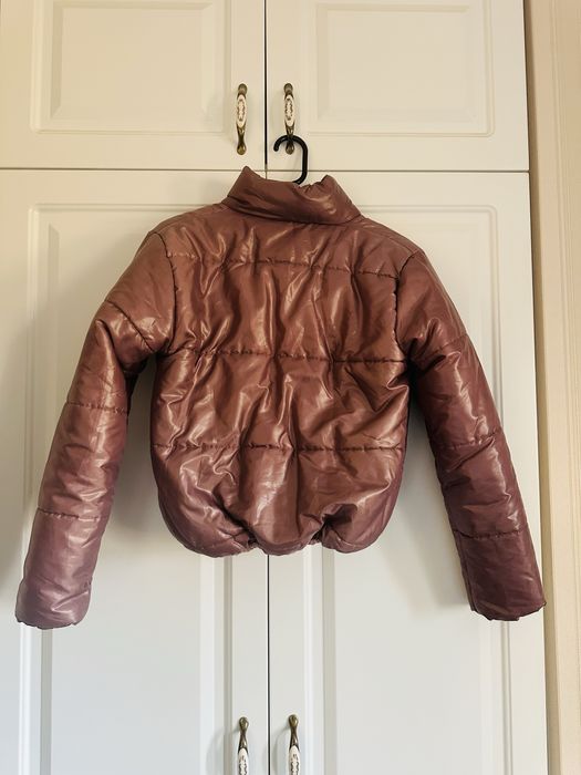 Geaca din puf si material impermeabil , calduroasa si usoara masura S