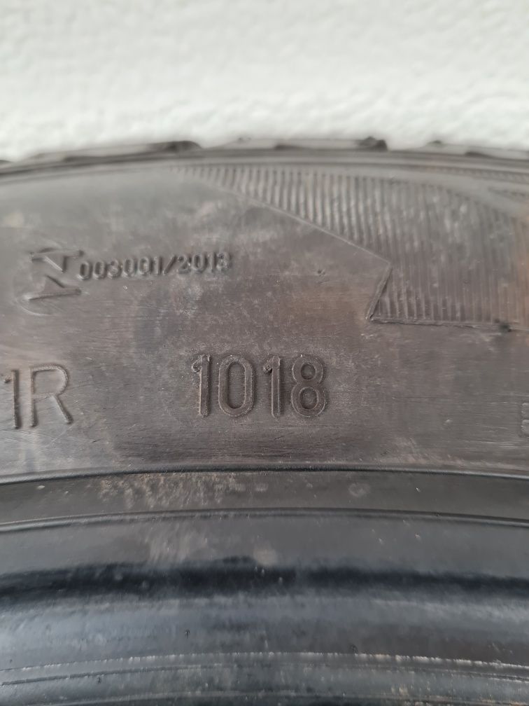 Зимни гуми 4 броя GOODYEAR UltraGrip8 245 45 R18 дот 1018