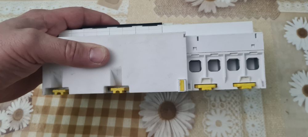 Schneider 80A VIGI 300mA, Schneider 4p 25A, Eaton  4p 25A