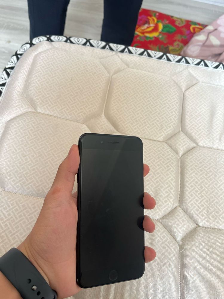 iPhone 7+ 128 gb почти новый