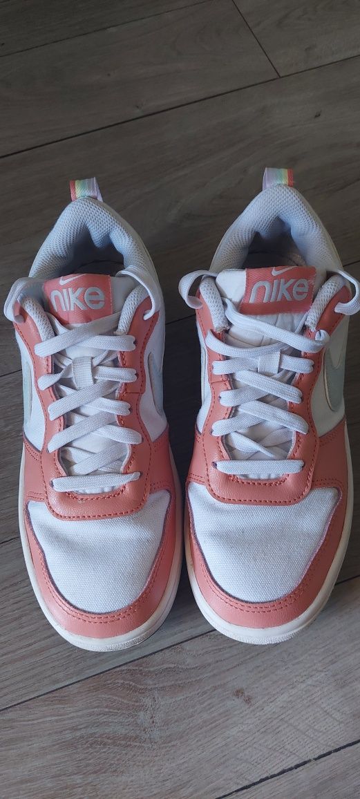 Продавам кецове Nike