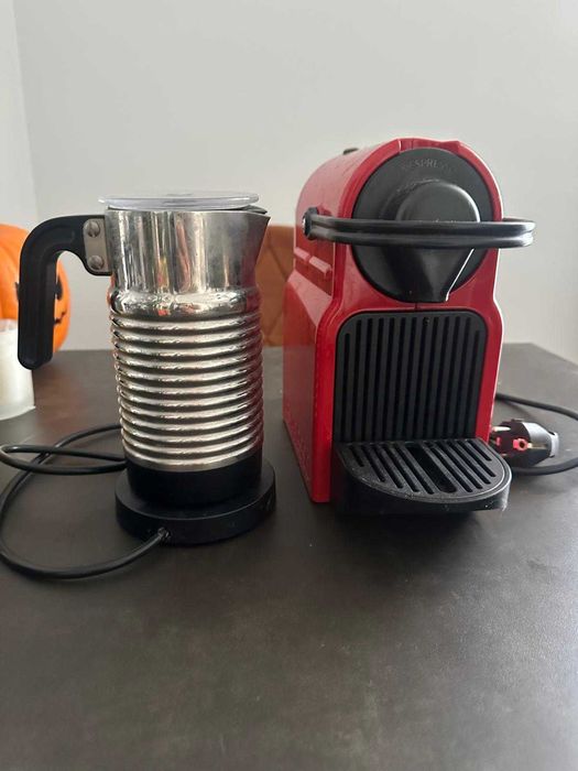 Nespresso Espressor Inissia Roșu & Aeroccino 4 spumator lapte