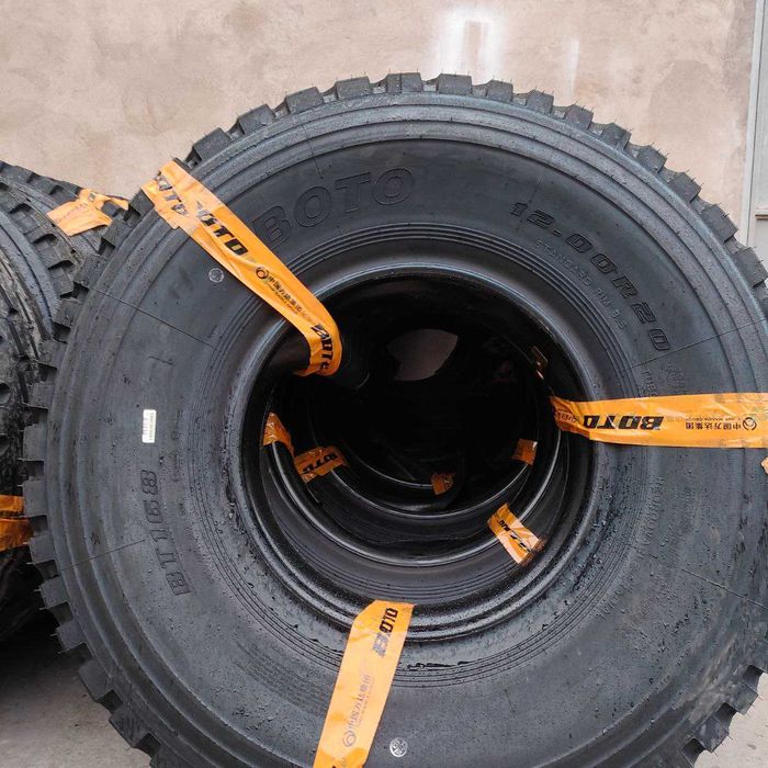 Samosval Howo Man Chakmanlarga 12.00R20 razmer BOTO balonlar bor