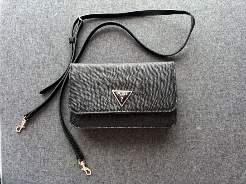 Дамска чанта GUESS