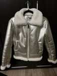VAND: Geaca Guess
