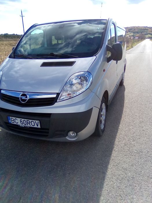 Vând opel vivaro