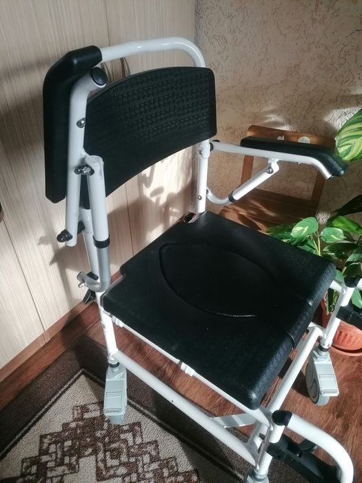 Комбиниран инвалиден стол / количка за трудно подвижни хора