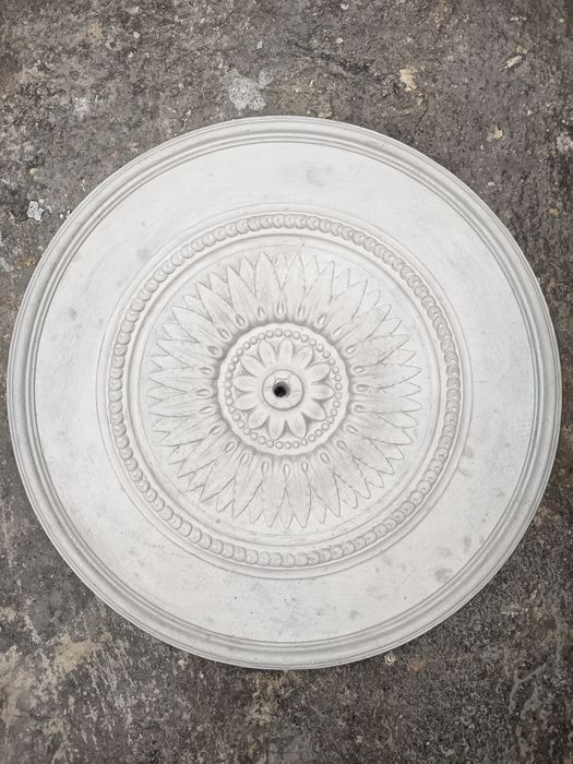 Ornamente ipsos (stucatura)rozete, capitele,ancadramente uși ,geamuri.