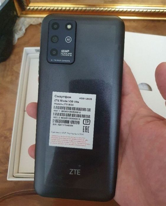 ZTE Blade V30 4/128GB Black 4G Igravoy Original Karobka Holati ideal
