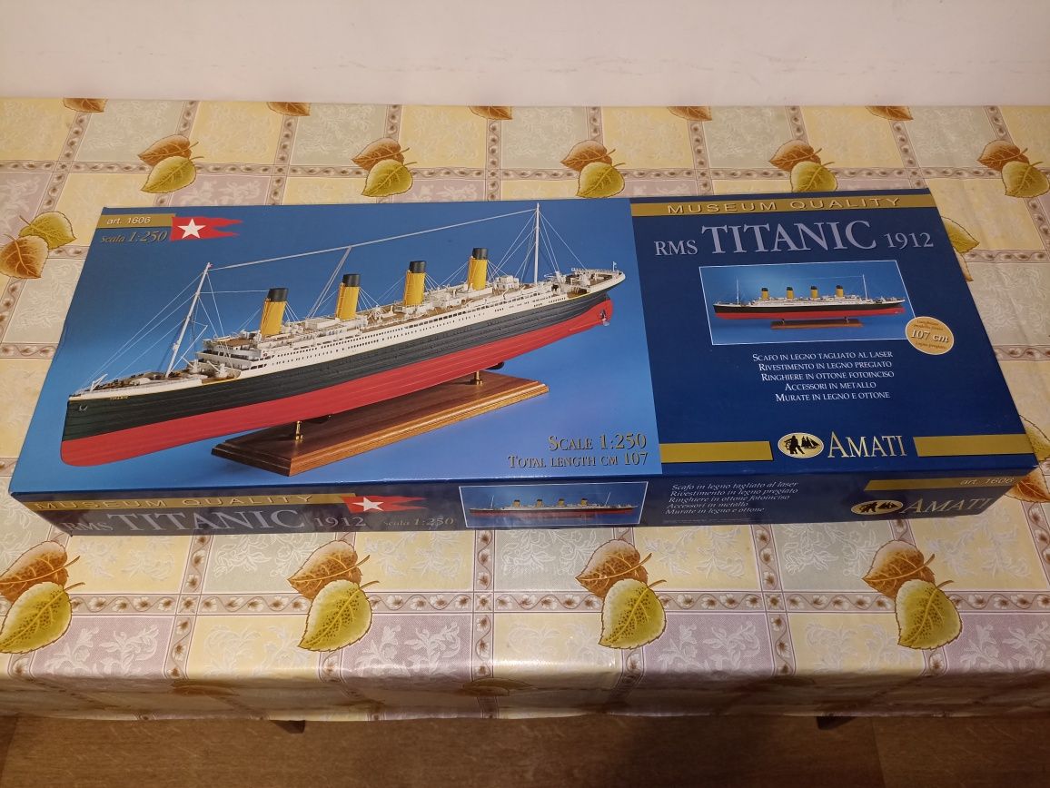 RMS TITANIC масштаб 1:250, сборна модель из дерева