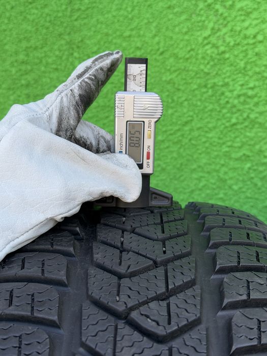 225/40/19 M+S PIRELLI SOTTOZERO Profil 8mm Profil ramas 90%