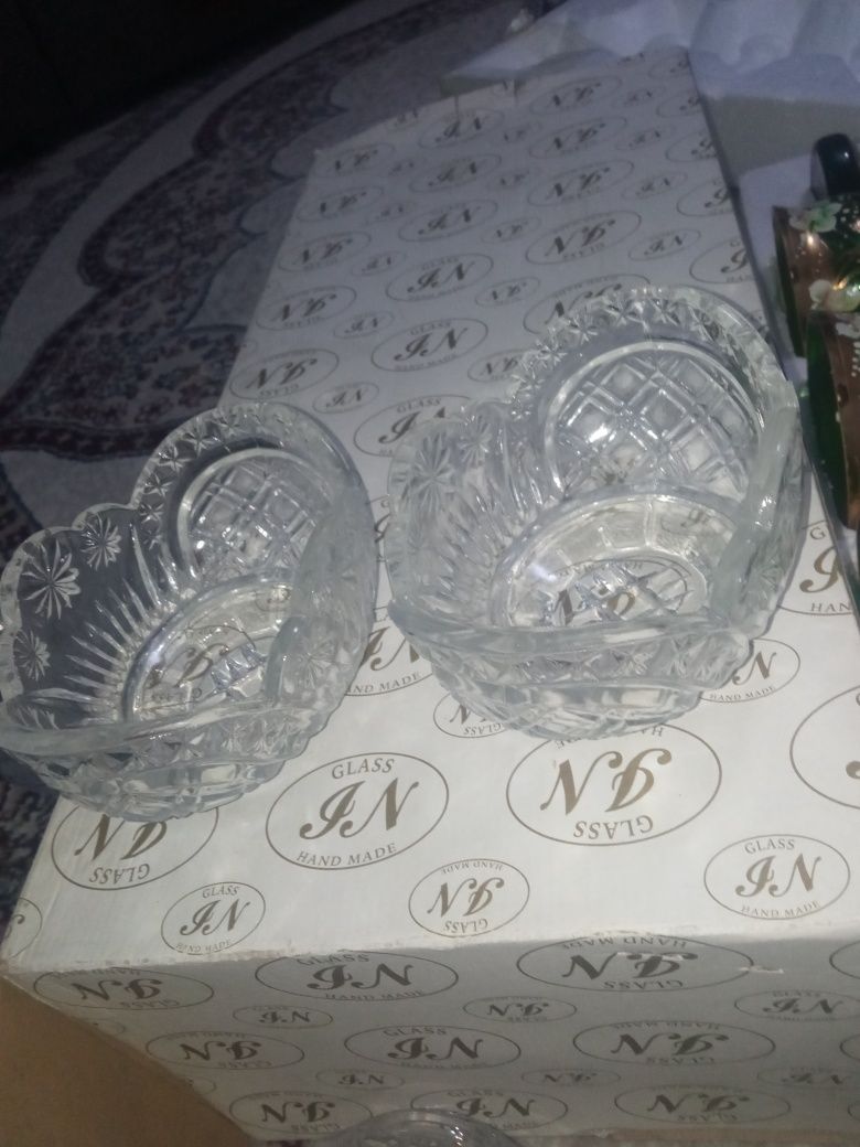 Xrustal sotiladi .