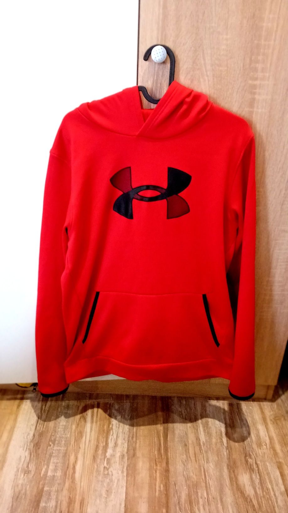 UNDER ARMOUR‼️‼️Суичър M Размер уникален цвят