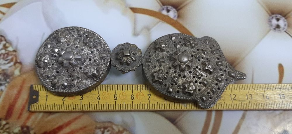 Продават се всичко на куп"стари пафти и ребърни бижута 2.50лв за 1 гра