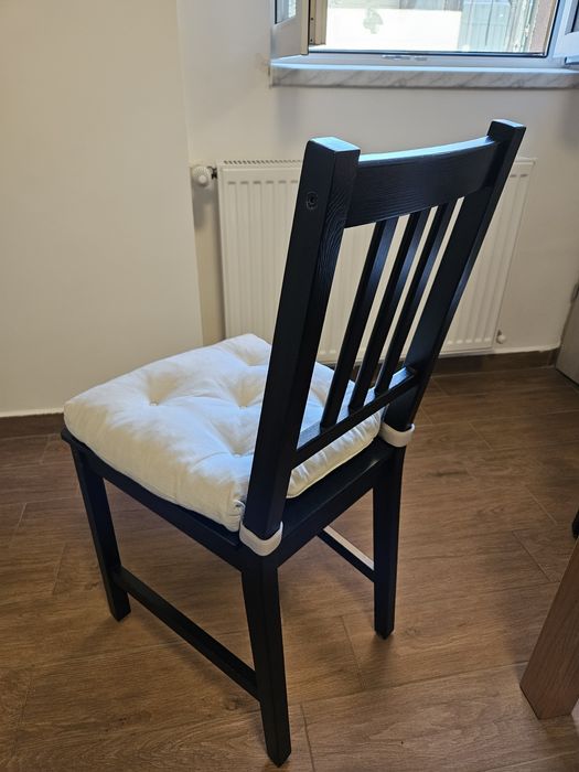 Masa bucatarie  Ikea 140/220 x 84 cu 4 scaune si 2 seturi perne