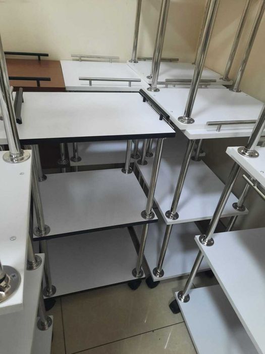 Тележка , помошница , тумбочка , этажерка для салона красоты.