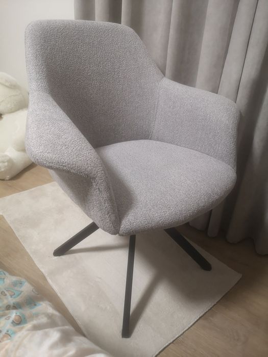 Въртящ се стол нов