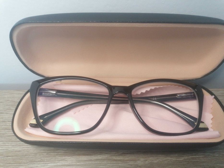 Vând ochelari aproape 0.5