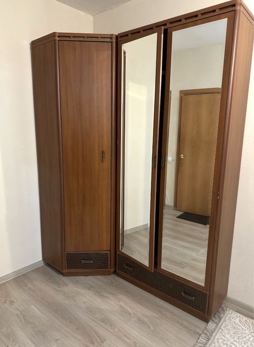 Шкаф угловой в прихожую.Торг