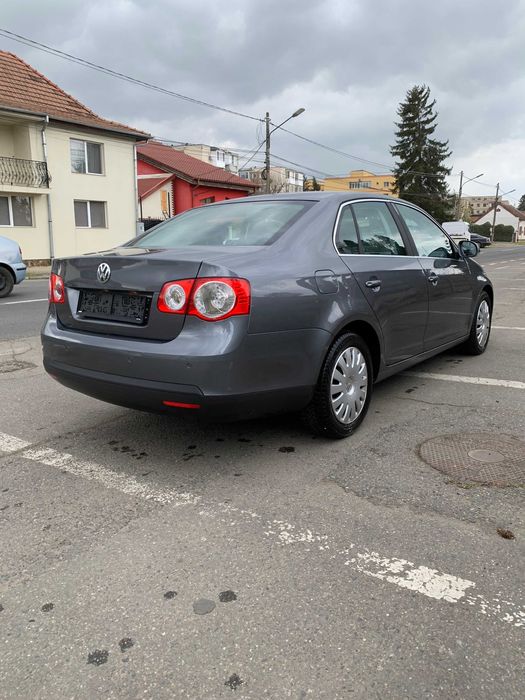 Unicat VW Jetta Benzina Simplu 1.6 MPI 102 cp An 2009/10 Adus Recent