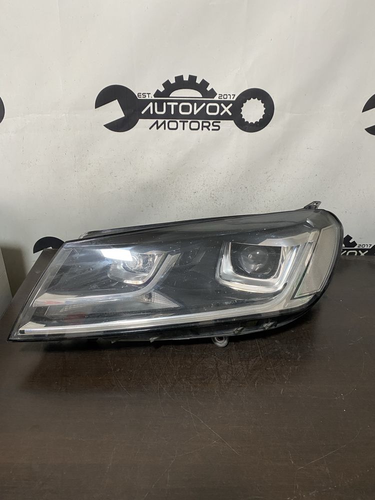 Far stanga bixenon si led Vw Touareg 7P Facelift CU DEFECT