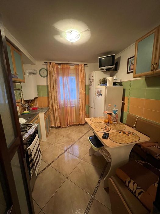 Vand apartament 4 camere