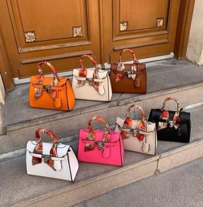 Genti dama(dimensiune medie 35 cm și mare 41cm,accesoriimetalice,sacul