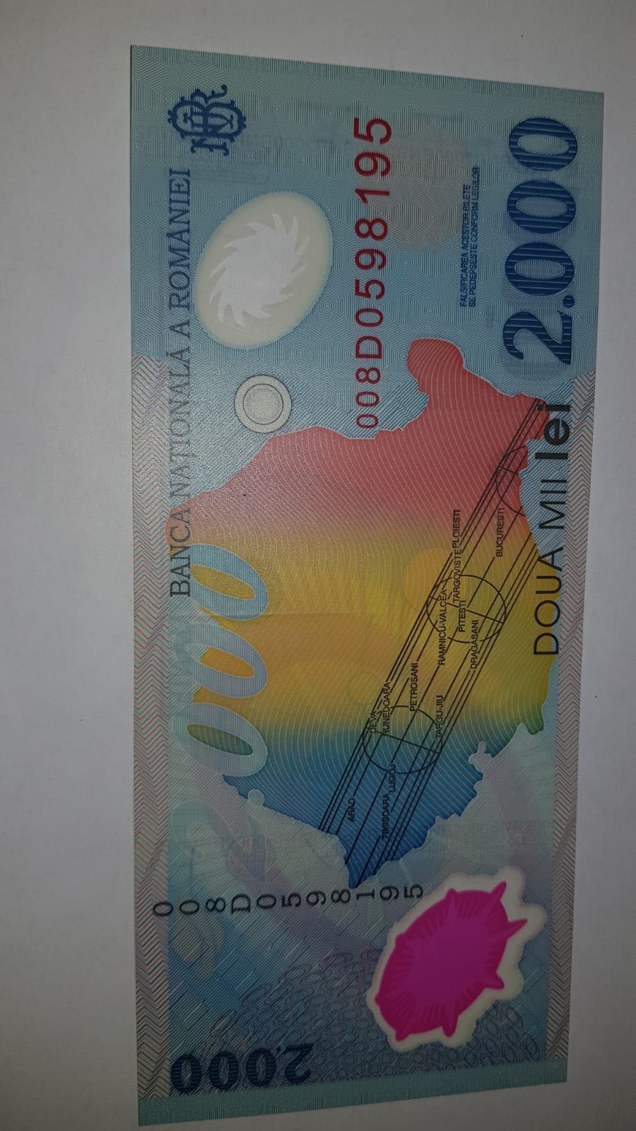 Bancnota 2000 lei, eclipsa de vanzare