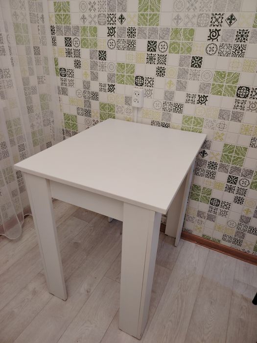 Продам бу стол в отличном состоянии 5000тг