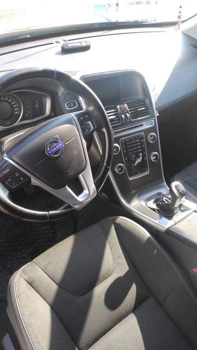 Vând Volvo XC60 2015