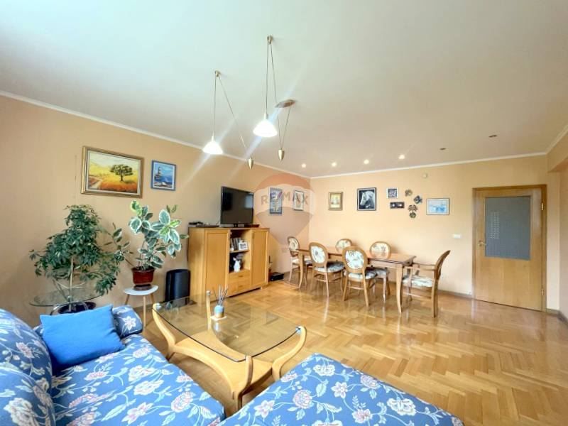 Продава се Тристаен апартамент в Варна, Бриз - 120 кв.м за 1959 €/кв.м - Снимка #6