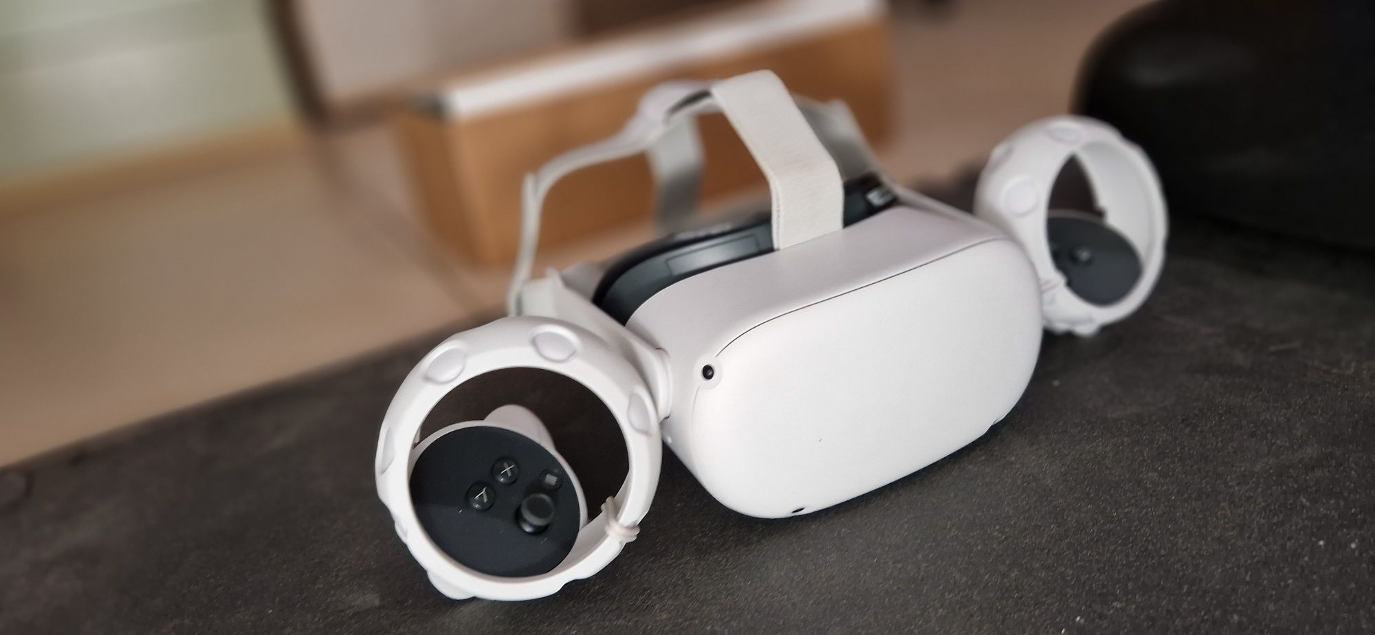 Aparat de realitate virtuala Oculus Quest 2 64gb  cu accessori VRCover