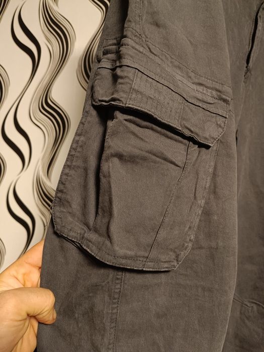 Големи сиви карго панталони