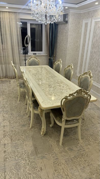 Гостевой стол с стульями